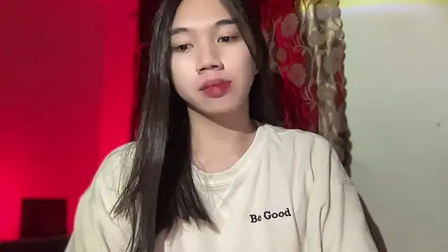 Snapshot of kat_mire chatting on 11/11/25, 06:19 kat mire online show from 11/11/25, 06:19