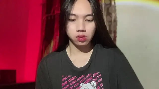 Snapshot of kat_mire chatting on 11/12/25, 03:45 kat mire online show from 11/12/25, 03:45