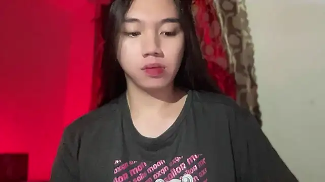 Snapshot of kat_mire chatting on 11/23/25, 05:46 kat mire online show from 11/23/25, 05:46