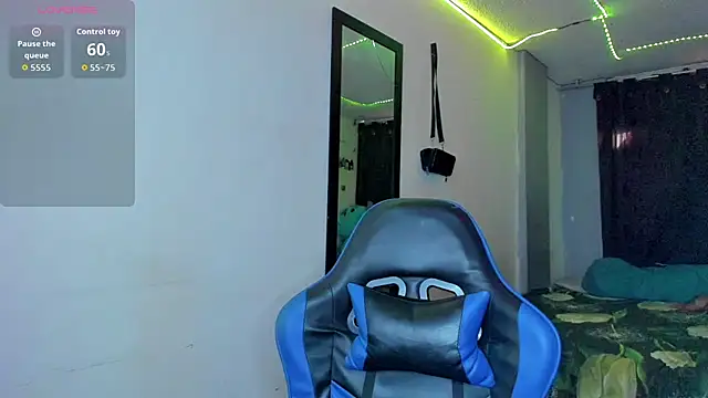 Snapshot of Jostin18 chatting on 12/15/25, 01:59 Jostin18 online show from 12/15/25, 01:59