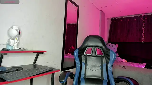 Snapshot of Jostin18 chatting on 04/10/26, 05:01 Jostin18 online show from 04/10/26, 05:01