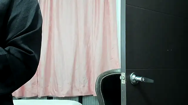 Snapshot of ADHARAMILLER__1111 chatting on 10/31/25, 01:28 ADHARAMILLER 1111 online show from 10/31/25, 01:28