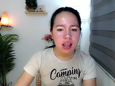 Snapshot of kimbratx chatting on 10/08/25, 10:40 kimbratx online show from 10/08/25, 10:40