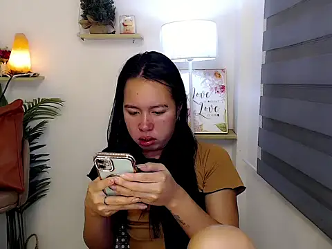 Snapshot of kimbratx chatting on 11/09/25, 10:30 kimbratx online show from 11/09/25, 10:30