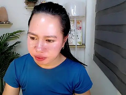 Snapshot of kimbratx chatting on 11/27/25, 12:02 kimbratx online show from 11/27/25, 12:02