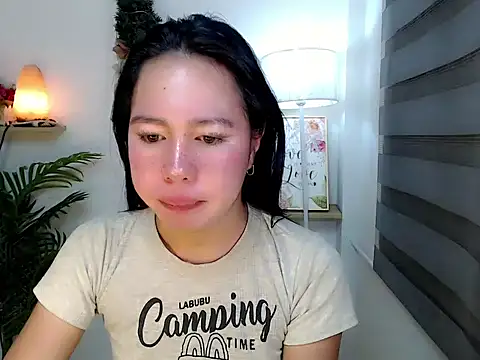 Snapshot of kimbratx chatting on 12/02/25, 10:27 kimbratx online show from 12/02/25, 10:27