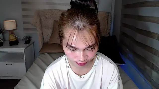 Snapshot of lovelychanel69xx chatting on 10/30/25, 10:43 lovelychanel69xx online show from 10/30/25, 10:43