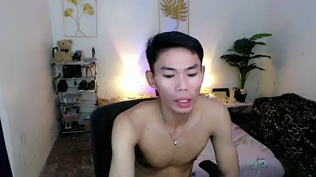 Snapshot of naughty_rence chatting on 10/29/25, 09:00 naughty rence online show from 10/29/25, 09:00