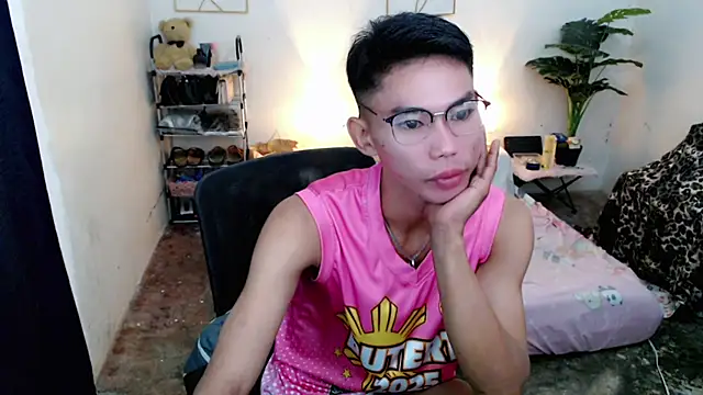 Snapshot of naughty_rence chatting on 11/02/25, 04:20 naughty rence online show from 11/02/25, 04:20