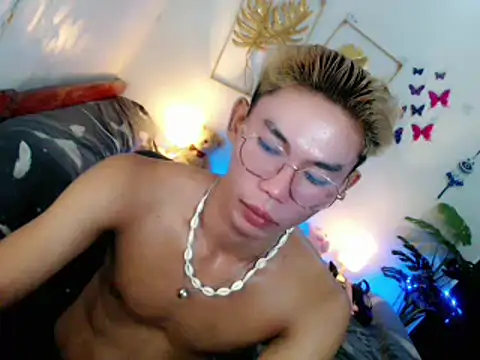 Snapshot of naughty_rence chatting on 05/14/26, 10:11 naughty rence online show from 05/14/26, 10:11
