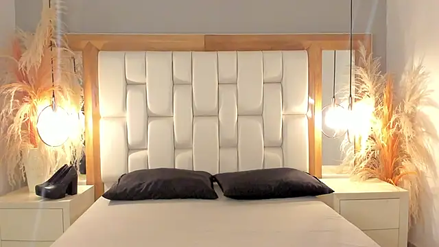 Daphne And Roger online show from 09/22/25, 11:34