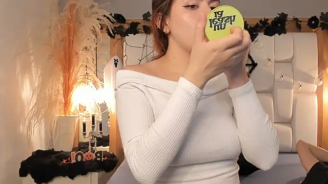 Daphne And Roger online show from 10/13/25, 11:32