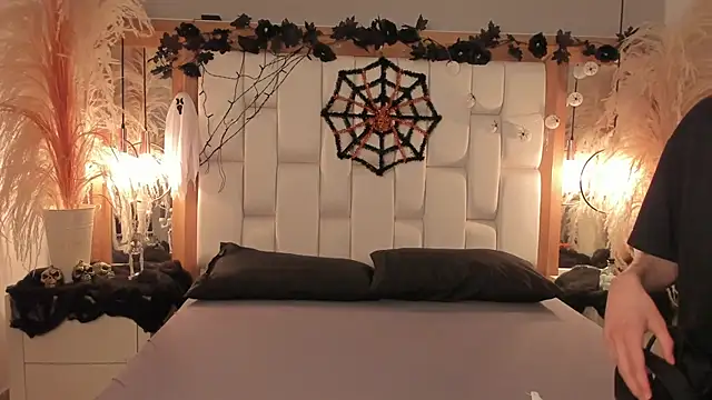 Daphne And Roger online show from 10/20/25, 11:32