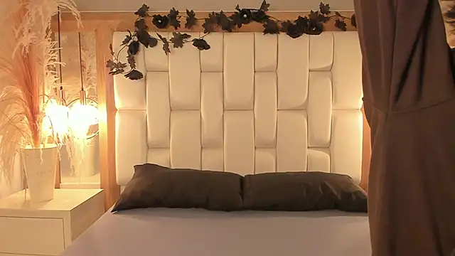 Daphne And Roger online show from 11/03/25, 11:11