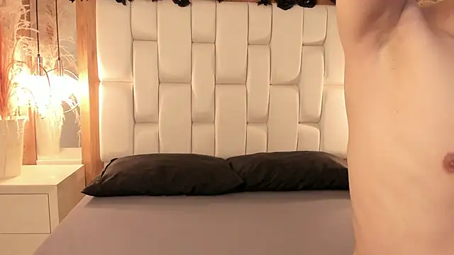 Daphne And Roger online show from 11/10/25, 11:09