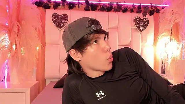 Daphne And Roger online show from 03/02/26, 11:17