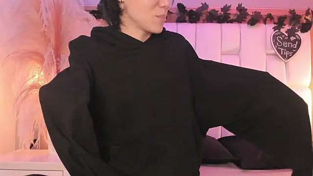 Daphne And Roger online show from 04/04/26, 11:08