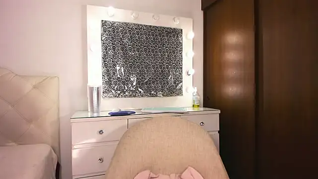 Snapshot of lina_quinn chatting on 02/14/26, 04:20 lina quinn online show from 02/14/26, 04:20