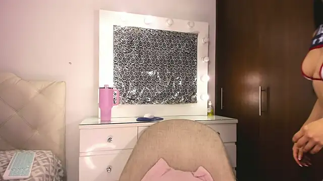 Snapshot of lina_quinn chatting on 07/07/26, 01:08 lina quinn online show from 07/07/26, 01:08