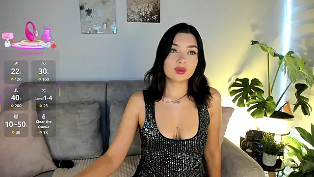 Estrer collins online show from 11/26/25, 07:26