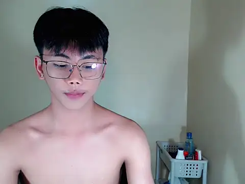 Snapshot of ynotyu chatting on 11/05/25, 01:55 ynotyu online show from 11/05/25, 01:55