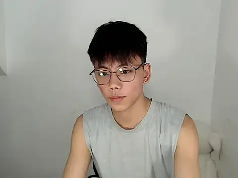 Snapshot of ynotyu chatting on 06/15/26, 09:00 ynotyu online show from 06/15/26, 09:00