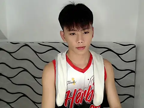 Snapshot of ynotyu chatting on 07/10/26, 04:42 ynotyu online show from 07/10/26, 04:42
