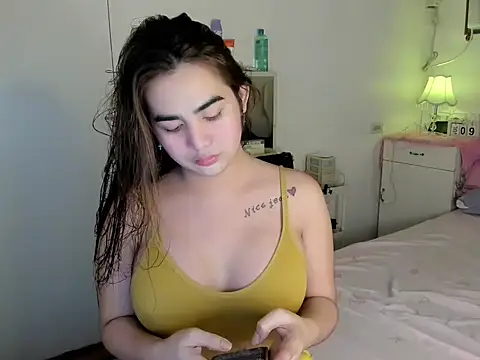 Snapshot of Alovelydoll_nica chatting on 07/09/26, 12:04 Alovelydoll nica online show from 07/09/26, 12:04
