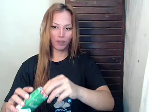 Snapshot of isabellabigcock06 chatting on 09/29/25, 01:27 isabellabigcock06 online show from 09/29/25, 01:27