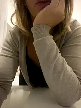 Snapshot of Veryvery30 chatting on 11/08/25, 03:56 Veryvery30 online show from 11/08/25, 03:56