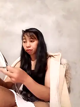 Snapshot of emaame68 chatting on 09/27/25, 03:28 emaame68 online show from 09/27/25, 03:28