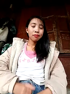 Snapshot of emaame68 chatting on 09/29/25, 01:33 emaame68 online show from 09/29/25, 01:33