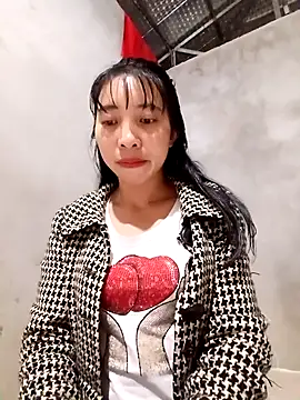 Snapshot of emaame68 chatting on 10/18/25, 02:07 emaame68 online show from 10/18/25, 02:07