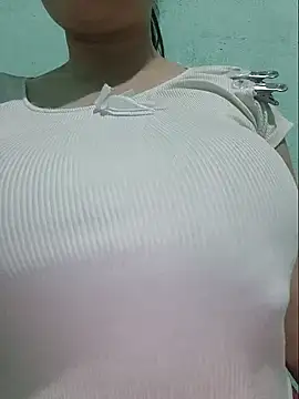 Snapshot of Shiny_Babe chatting on 06/01/26, 04:14 Shiny Babe online show from 06/01/26, 04:14