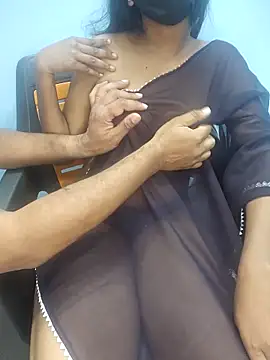 Snapshot of mahidarling0606 chatting on 10/29/25, 12:40 mahidarling0606 online show from 10/29/25, 12:40