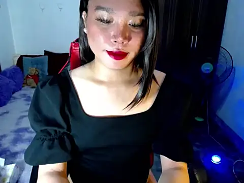 Urassiansweetcummer online show from 05/13/26, 12:19