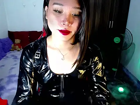 Snapshot of Urassiansweetcummer chatting on 07/02/26, 10:49 Urassiansweetcummer online show from 07/02/26, 10:49