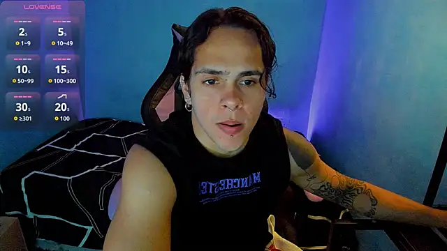 Snapshot of Maximiliano_scoott__ chatting on 10/07/25, 08:06 Maximiliano scoott   online show from 10/07/25, 08:06