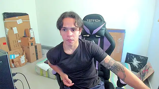 Snapshot of Maximiliano_scoott__ chatting on 10/28/25, 06:21 Maximiliano scoott   online show from 10/28/25, 06:21