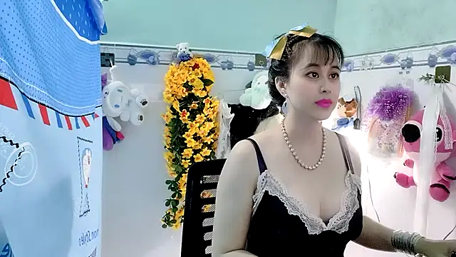 emgaixinhngoan online show from 10/10/25, 03:33