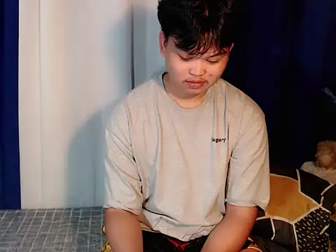 Snapshot of Reynelcock chatting on 10/22/25, 04:40 Reynelcock online show from 10/22/25, 04:40