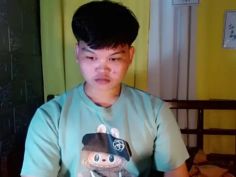 Snapshot of Reynelcock chatting on 10/31/25, 02:29 Reynelcock online show from 10/31/25, 02:29