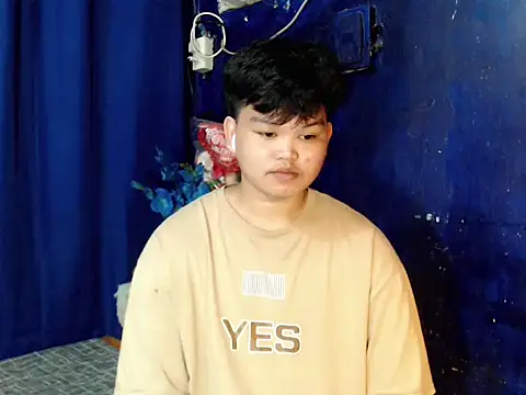 Snapshot of Reynelcock chatting on 11/08/25, 04:51 Reynelcock online show from 11/08/25, 04:51