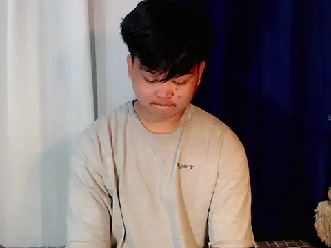 Snapshot of Reynelcock chatting on 11/18/25, 01:22 Reynelcock online show from 11/18/25, 01:22