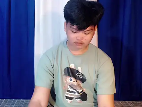 Snapshot of Reynelcock chatting on 11/18/25, 04:11 Reynelcock online show from 11/18/25, 04:11