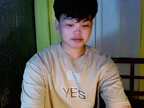 Snapshot of Reynelcock chatting on 11/19/25, 04:34 Reynelcock online show from 11/19/25, 04:34