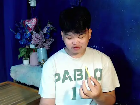 Snapshot of Reynelcock chatting on 11/30/25, 11:47 Reynelcock online show from 11/30/25, 11:47