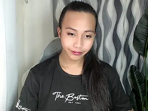 Snapshot of sweetiie_caren chatting on 06/25/26, 06:07 sweetiie caren online show from 06/25/26, 06:07