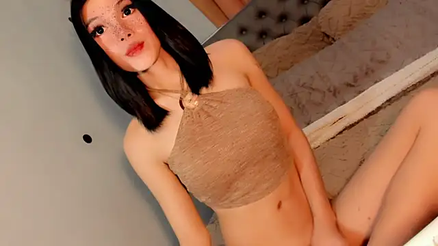 Snapshot of bella_enchantra chatting on 10/29/25, 02:47 bella enchantra online show from 10/29/25, 02:47