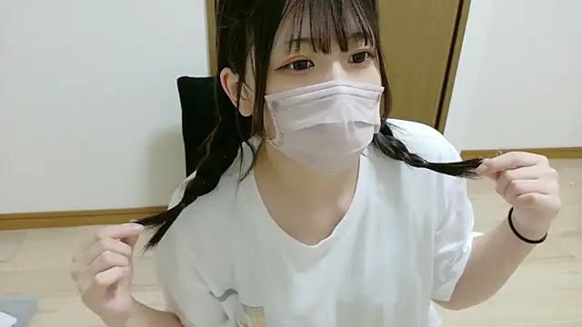 Snapshot of karen-chan chatting on 10/04/25, 12:47 karen-chan online show from 10/04/25, 12:47